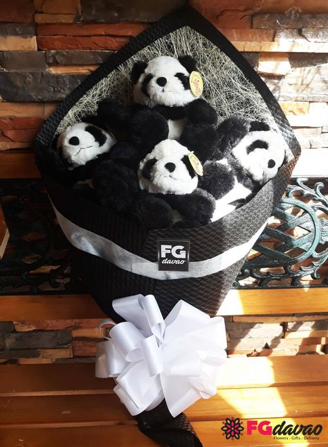 Panda Bouquet, Bear Bouquet, Panda Birthday Party, Sand Gifts, Birthday Basket, Panda Birthday, Panda Gifts, Panda Love, Cute Couple Selfies