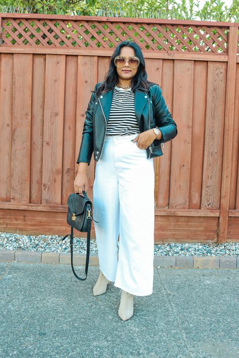 This is How You Can Wear White in Fall & Winter White Pants For Fall, White Pants Winter Outfit, White Pants Fall Outfit, White Pants Outfit Winter, Ankle Jeans Outfit, White Chelsea Boots, White Pants Winter, Chic Outfits Classy, White Pants Outfit