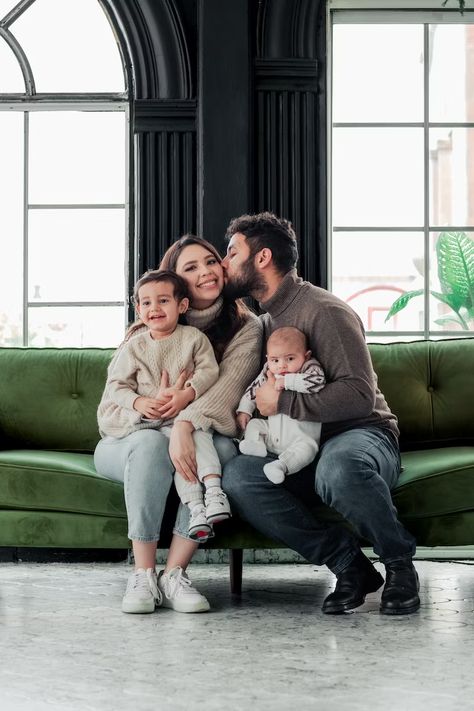 Sofa Christmas Photoshoot, Family Christmas Pictures Sitting, Family Christmas Pictures On Couch, Family On Couch Photography, Family Poses On Couch, Family Photo Couch Poses, Family Christmas Pictures Couch, Family Portrait On Couch, Family Sofa Photography