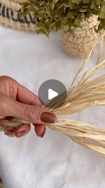 Raffia Paper Ribbon Crafts, Raffia Bows How To Make, Raffia Weaving, Paper Ribbon Crafts, Raffia Crafts, Heart Diy, January 3, Paper Ribbon, Done With You