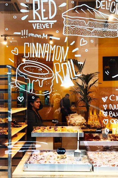 Cinnamon Roll Business Name, Barcelona Travel Guide, Dessert Cafe, Cute Bakery, Barcelona Food, Bakery Interior, Bread Shop, Spain Food, Guide To