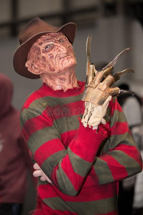 Halloween Costume Ideas For Men, Costume Ideas For Men, Freddy Krueger Costume, Cool Couple Halloween Costumes, Best Friend Halloween Costumes, Scary Movie Characters, Clever Halloween Costumes, Trendy Halloween Costumes, Halloween Costumes Friends