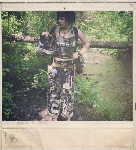 Boho Punk Style, Baggy Crust Pants, Folk Punk Outfit, Crust Punk Girl, Crust Punk Style, Crust Punk Fashion, Crust Punk Pants, Punk Girl Fashion, Forest Punk