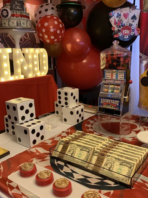 Tema Vegas, Mafia Theme Party, Casino Themed Party, Las Vegas Party Theme, Casino Birthday Party, Vegas Theme Party, Casino Birthday, Vegas Birthday, Las Vegas Party