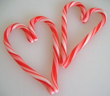 two candy canes into one big heart candy cane chain, curved end to straight end, tape. Hook next through the first, repeat. Candy Cane Hearts, Peppermint Popcorn, Homemade Valentines Day Cards, Candy Cane Crafts, Leftover Candy, Skip To My Lou, Homemade Valentines, Handmade Valentine, Crafts For Kids To Make