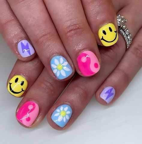 Kids Spring Nail Ideas, Kid Spring Nails, Fun Art Nails, Girls Gel Nail Designs Kids, One Design Nail Ideas, Painted Nails For Kids, Little Kid Nails Designs, Girls Nails Ideas Kids, Nail For Kids Cute