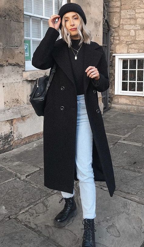 NYC Fall Outfits 28 Ideas: Embracing the Season with Style Black Coat Outfit Winter, Schwarzer Mantel Outfit, Nyc Fall Outfits, Black Coat Outfit, Coat Outfit Casual, Mantel Outfit, Night Out Looks, Long Coat Outfit, Museum Of Ice Cream