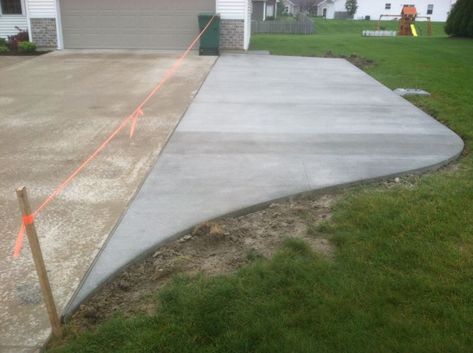 Driveway Addition, Diy Concrete Driveway, Driveway Extension, Diy Driveway, Front Yards Curb Appeal, Asphalt Driveway, Driveway Design, Driveway Landscaping, Paver Driveway