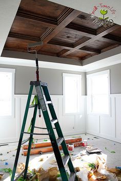 DIY wood ceiling! Family Room Ceiling Design, Wood Coffered Ceiling, Ceiling Remodel, Plafond Design, Diy Ceiling, Wood Ceiling, Diy Holz, Wood Bedroom, Wood Ceilings