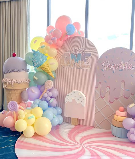 Sophia’s Sweet One 🍦🍬🍭 Backdrop + Balloons + decor @janettloveshop Bounce House + Ball Pit @bouncebrightparty #sweetone #sweetonetheme #sweetonebirthday #sweetonebackdrop #sweetoneballoons #sweetoneballoongarland #icecream #icecreamthemedparty #candyland #candylandtheme #candylandparty #firstbirthday #firstbirrhdayideas Ball Theme Birthday Decoration, Sprinkles Backdrop, Sweet One Backdrop, Ice Cream Backdrop, Pre Birthday Photoshoot, Sweet One Birthday Theme, Candyland Backdrop, Candyland Theme Party, Ball Theme Birthday