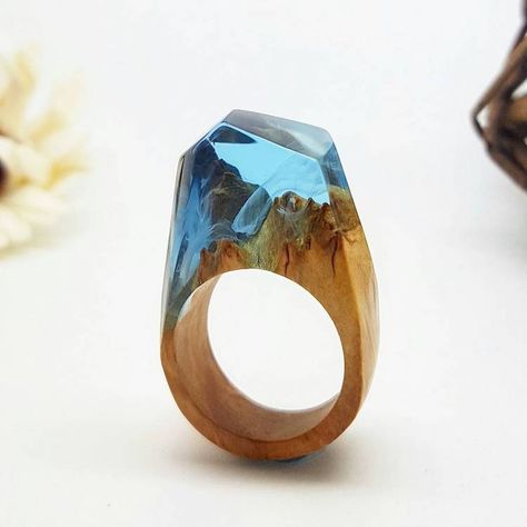 bijoux DIY et bagues en résine et bois naturel à faire soi-même Epoxy Ring, Wood Resin Jewelry, Resin Rings, Jewelry Resin, Choker Pendant, Necklace Pendants, Resin Ring, Wood Jewelry, Wood Resin