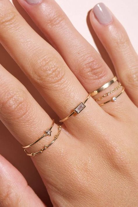 Aesthetic Rings Women, Gold Rings Aesthetic Simple, Gold Rings Aesthetic, قلادات متدلية, Hand Jewelry Rings, Diy Jewelry Projects, Ruby Rose, Hand Jewelry, Diy Schmuck