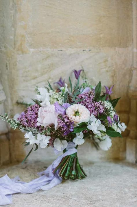 Soft lilacs and purples wedding bouquet with lavender silk ribbons. Bodleian in Bloom: Romantic English spring wedding inspiration in soft purples and lavenders. Images by Barker Evans, styling and concept by Alexander Rose Weddings. Bouquet Champetre, Purple Wedding Bouquets, Lilac Wedding, Flower Guide, Purple Wedding Flowers, Spring Wedding Inspiration, Lavender Wedding, Deco Floral, Wedding Flower Arrangements