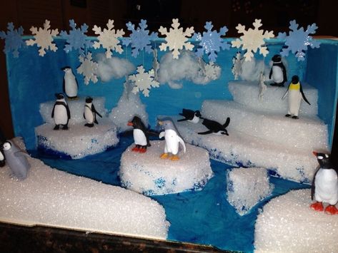 Penguins Diarama Iceberg Craft, Tundra Project, Shoebox Diorama, Penguins Project, Playgroup Activities, Ecology Projects, Habitats Projects, School Holiday Party, Kids Homework