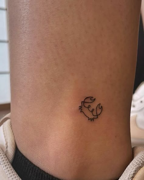 Minimal Crab Tattoo, Cute Sea Tattoos, Peekaboo Tattoo Ideas, Mini Crab Tattoo, Dainty Crab Tattoo, Crab Tattoo For Women Small, Cute Crab Tattoo For Women, Crab Outline Tattoo, Simple Sea Creature Tattoo