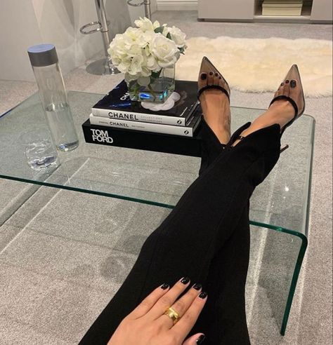 sierra windsor | catharina maura Charlotte Emily Sanders, Emily Sanders, Charlotte Emily, Boss Lady, Fashion Classy, Sanders, Classy Outfits, Business Women, Cartier