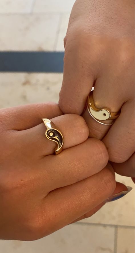 #besties #matching #aesthetic #tiktok Bestie Rings Aesthetic, Aesthetic Matching Jewelry, Matching Bestie Rings, Matching Jewelry Best Friends Aesthetic, Matching Bff Jewelry, Matching Necklaces Aesthetic, Matching Rings Aesthetic, Matching Jewelry Best Friends, Matching Things For Best Friends