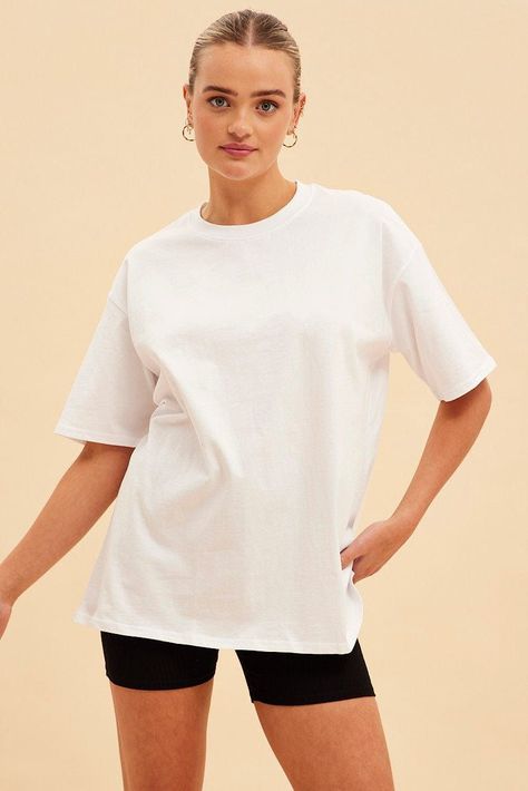 Tomboy Suit, Mockup Camisa, Oversized Tee Outfit, White Tshirt Women, Oversized White T Shirt, White Tshirt Mockup, Oversize Tshirt Outfits, Woman Tshirt, Street Style Outfits Men