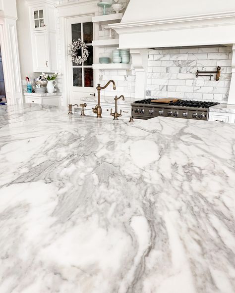 Countertops Decor Ideas, Small Kitchen Decoration Ideas, Kitchen Countertops Decor, Modern Countertops, Marble Kitchen Counters, Small Kitchen Decoration, Kitchen Decoration Ideas, Functional Kitchen Design, Kitchen Countertop Decor