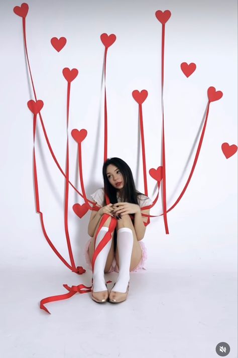 Candy Photoshoot, Valentine Backdrop, Photo Course, Valentine Photo Shoot, Self Portrait Poses, Creative Portrait Photography, Friend Poses Photography, Valentine Photo, Studio Photoshoot