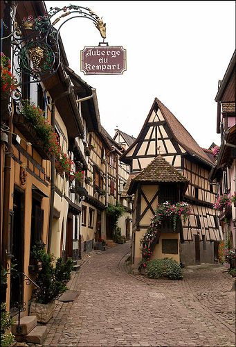 Stare Dwory, European Houses, Fotografi Kota, Alsace France, Quaint Village, Beaux Villages, Colmar, Alsace, Pretty Places