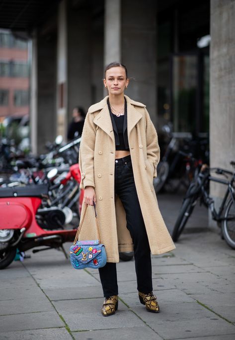 Black Jeans + Wool Coat + Snakeskin Accessories Black Jeans Outfits, Lace Turtleneck, Tie Dye Jackets, Cropped Chinos, Quilted Parka, Black Jeans Outfit, Jeans Outfits, Denim Trends, Long Sleeve Turtleneck