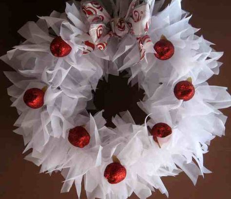 quick and easy tulle wreath Tulle Wreaths, Tulle Crafts, Christmas Booth, Easy Wreath, Tulle Wreath, Easy Wreaths, Christmas Wreaths Diy Easy, Wreaths Ideas, Christmas Decorations Wreaths