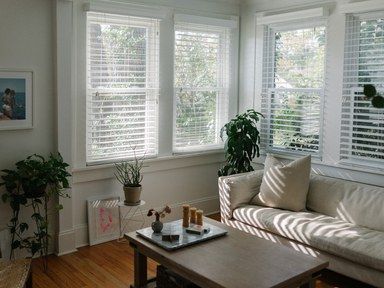 Painting Blinds, Blinds For Large Windows, Windows With Blinds, Youtube Painting, Vinyl Blinds, Blinds Window, Living Room Blinds, Grey Couches, Grey Room