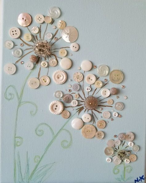 Buttons Art Ideas, Button Pictures Ideas Wall Art, Crafts With Old Buttons, Old Buttons Ideas Diy Projects, Button Pictures Ideas, Button Cards Ideas, Buttons Crafts Ideas, Button Art Diy, Button Crafts To Sell