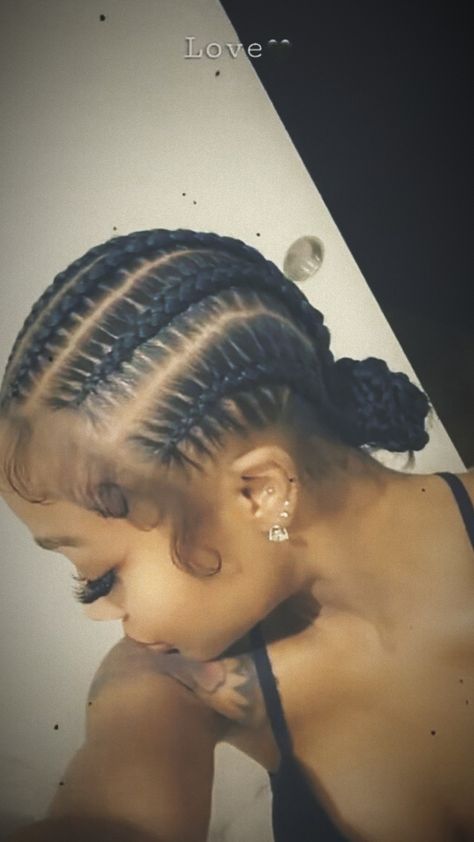 Stitch Braid Bun, Bun With Edges, Stitch Braid, Quick Braids, Braid Bun, Black Stitch, Feed In Braids Hairstyles, Goddess Braids Hairstyles, Quick Natural Hair Styles