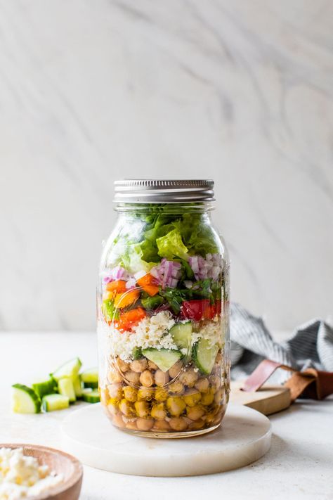 Mason Jar Salads – WellPlated.com Jar Lunch Ideas, Mason Jar Lunch, Fodmap Lunch, Mason Jar Salads, Desk Lunch, Jar Salads, Jar Salad, Mason Jar Salad, Happy Belly