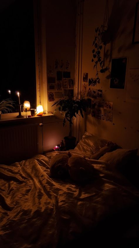 Dark Bedroom Aesthetic Night, Cozy Night Aesthetic Bedroom, Candlelit Bedroom Aesthetic, Candle Lit Bedroom Aesthetic, Dim Lit Room, Dimly Lit Bedroom, Cozy Bedroom At Night, Dark Room With Candles, Napping Aesthetic