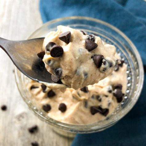 PEANUT BUTTER COOKIE DOUGH COTTAGE CHEESE - Nutritionist Mom Cottage Cheese Mug Cake, Cookie Dough Cottage Cheese, Cottage Cheese Cookies, Greek Yogurt Cookie Dough, Protein Breakfast Cookies, Cottage Cheese Dessert Recipes, Lighter Meals, Soft Oatmeal Cookies, Vsg Recipes