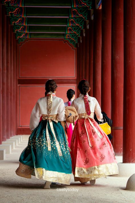 Are you planning a visit to South Korea? You must try this cultural activity if you're visiting South Korea. Renting a hanbok is a fun activity to try with friends. Read to find out the best places to visit, tips on renting a hanbok, and how to rent a hanbok and more. Nami Island Korea, Hanbok Rental, Hanbok Design, Hanbok Aesthetic, South Korea Culture, Seoul Travel Guide, Korea Summer, Gyeongbokgung Palace, Korea Hanbok