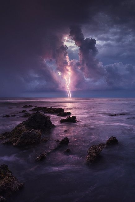 a. I. a. a. on Twitter: "… " Lightning Photos, Lightning Photography, Whats Wallpaper, Wild Weather, Lightning Storm, Alam Yang Indah, Beautiful Sky, Lightning Bolt, Sky Aesthetic