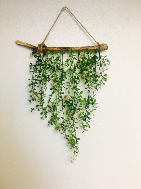 Fake Leaf Wall Decor, Diy Leaf Wall, Wall Bouquet, Homemade Wall Decorations, Fake Bouquet, Diy Leaf, Leaf Wall Hanging, Flowers Hanging, Diy Leaves