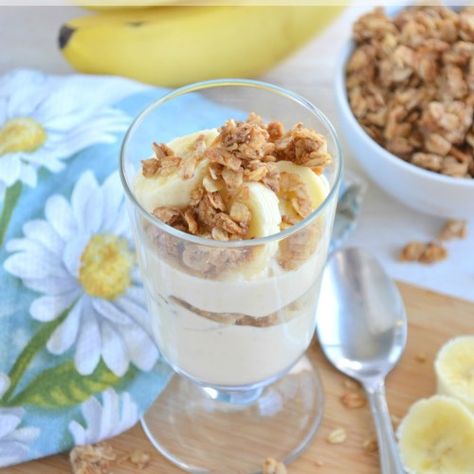 Peanut Butter Banana Breakfast Parfaits Peanut Butter Banana Breakfast, Peanut Butter Overnight Oats Recipe, Healthy Parfait Recipes, Overnight Oats Recipe Breakfast, Breakfast Parfait Recipes, Breakfast Parfaits, Peanut Butter Banana Oats, Flavored Yogurt, Healthy Parfait