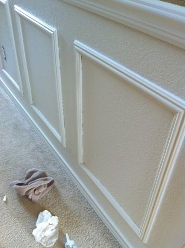 DIY: How to fake wainscoting. May use in my dining room, old home needs love! Fake Wainscoting, Stencils Design, Wainscoting Staircase, Wainscoting Height, Wainscoting Nursery, Wainscoting Hallway, Walls Painting, Wainscoting Ideas, Wainscoting Stairs