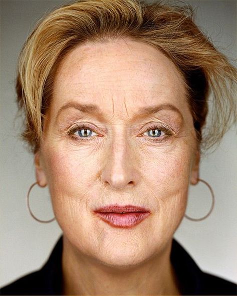 Love how she let herself be photographed up close, un-photoshopped, strong lighting, revealing all her precious lines of experience for all to see. Martin Schoeller, Iron Lady, Actrices Hollywood, Ageless Beauty, Celebrity Portraits, Aging Beautifully, Meryl Streep, Portrait Shots, Aging Gracefully