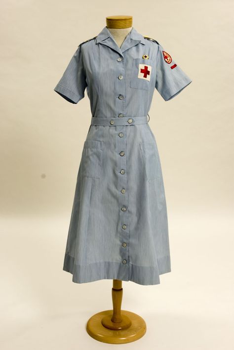 During WWII in Amrerica Schiap was getting restless, so she decided to don a new outfit - The Red Cross nurse's uniform. Becomine a nurse aid gave her "self respect" and "saved her soul." Red Cross Nurse, 1940s Women, Vintage Nurse, Women's Uniforms, Nurse Costume, Home Sewing, American Red Cross, Period Outfit, Nurse Uniform