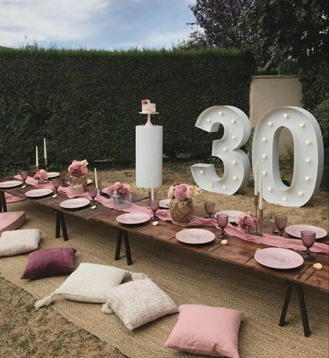 30th Birthday Party Backyard, Outdoor Birthday Ideas, 30th Birthday Bbq, 30th Birthday Party Women, Dirty 30 Birthday Party, 30. Geburtstag Frau, 30th Birthday Party Themes, 30th Birthday Ideas, Birthday Ideas For Women