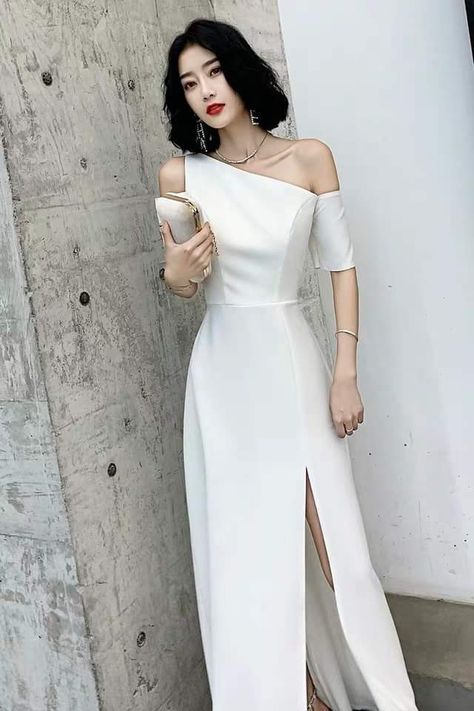 Graduation Dress University Formal, Graduation Dress University, Grad Ideas, Evening Gown Dresses, Casual White Dress, Outfit Jeans, White Casual, Women Dress, Types Of Fashion Styles