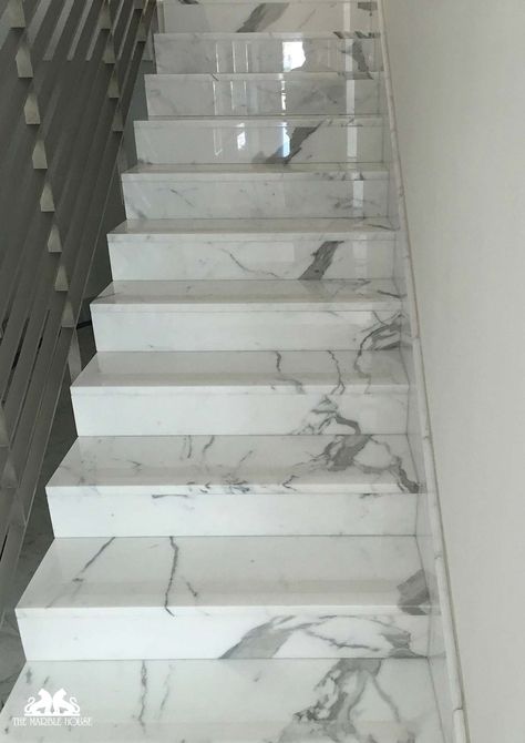 White Marble Stairs, Stone Window Sill, Calacatta Marble Floor, Panda White Marble, Stairs Tiles Design, Blue Granite Countertops, Granite Stairs, Marble Granite Countertops, درج السلم