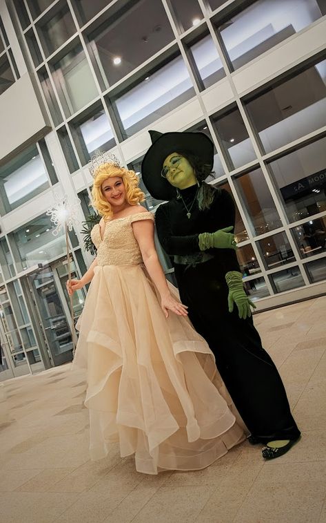 Formal Elphaba and Glinda cosplays inspired by the early photos of the soon to be released Wicked film by Quite-a-Riot Cosplay. #wickedcosplay #cosplay #elphabacosplay #glindacosplay #quiteariotcosplay Wicked Costumes Halloween, Elphaba Cosplay, Duo Cosplay, Elphaba Costume, Wicked Cosplay, Wicked Stuff, Wicked Costumes, Elphaba And Glinda, Wicked Musical