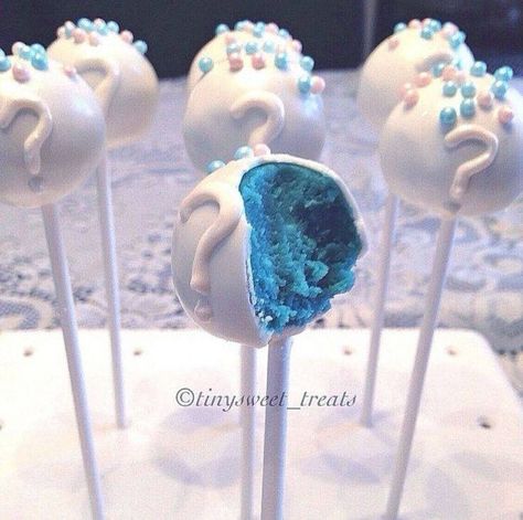 Gender reveal Baby Gender Reveal Party Ideas, Gender Reveal Cake Pops, Gender Reveal Party Ideas, Reveal Party Ideas, Creative Gender Reveals, Baby Gender Reveal Party Decorations, Pregnancy Gender Reveal, Vogue Kids, Gender Reveal Party Theme