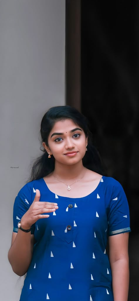 Suchi Joe movie wallpaper Joe Movie, Anupama Parameswaran, Couples Poses, Black Image, Story Video, Actor Photo, Beautiful Smile Women, Fashion Girl, Indian Beauty Saree