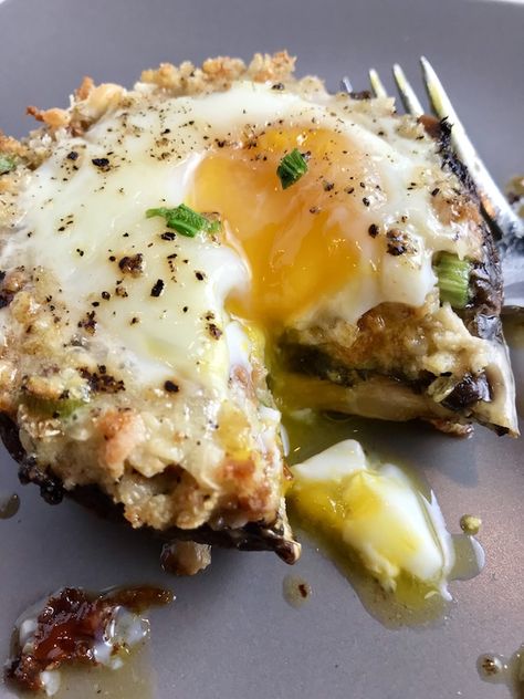 This Portabella Egg Nest recipe is amazing with hearty mushrooms filled with garlic breadcrumb & manchego cheese stuffing and an egg baked in the center. Egg Baked, Portabella Mushrooms Recipes, Mushroom Breakfast, Best Egg Recipes, Portobello Mushroom Recipes, Breakfast Specials, Manchego Cheese, Egg Nest, Stuffed Mushroom