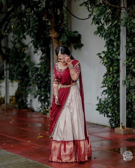 Saree Lehenga Designs, Bridal Saree Draping, Half Saree Designs South Indian, South Indian Bridal Saree, Traditional Lehenga Designs, Langa Voni Half Saree, Kerala Engagement Dress, Draping Styles, Simple Lehenga