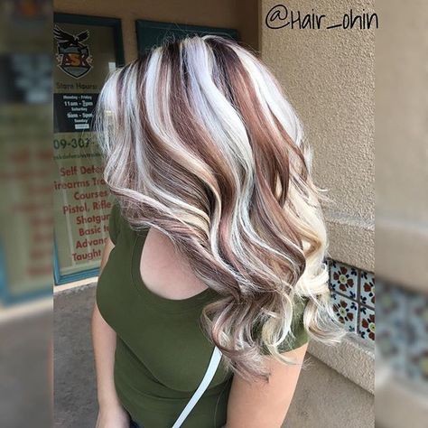 WEBSTA @hair_ohin My client wanted very thick chunky platinum blonde highlights w/a light brown in between. Dramatic Highlights, Platinum Blonde Highlights, Dramatic Hair, Latest Hair Color, Fall Blonde, Fall Hair Color For Brunettes, Vlasové Trendy, Hair Idea, Dye Colors