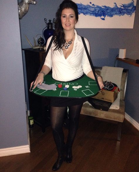 Poker table Halloween costume. DIY casino card table. Çard dealer costume.                                                                                                                                                                                 More Casino Card, Boutique Fitness, Casino Costumes, Las Vegas Outfit, Casino Night Food, Casino Dress, Table Halloween, Casino Royale Party, Casino Table